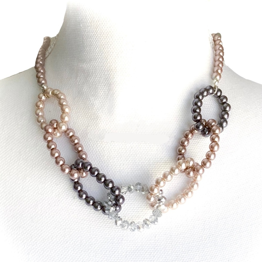 🆕 EXPRESS Beige Grey Pearl O-Ring Bib Necklace NWT